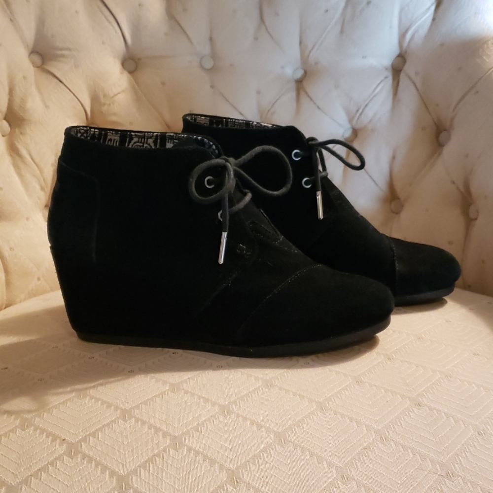 Tom's Wedge Booties